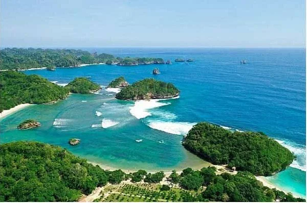 Pantai Teluk Asmara